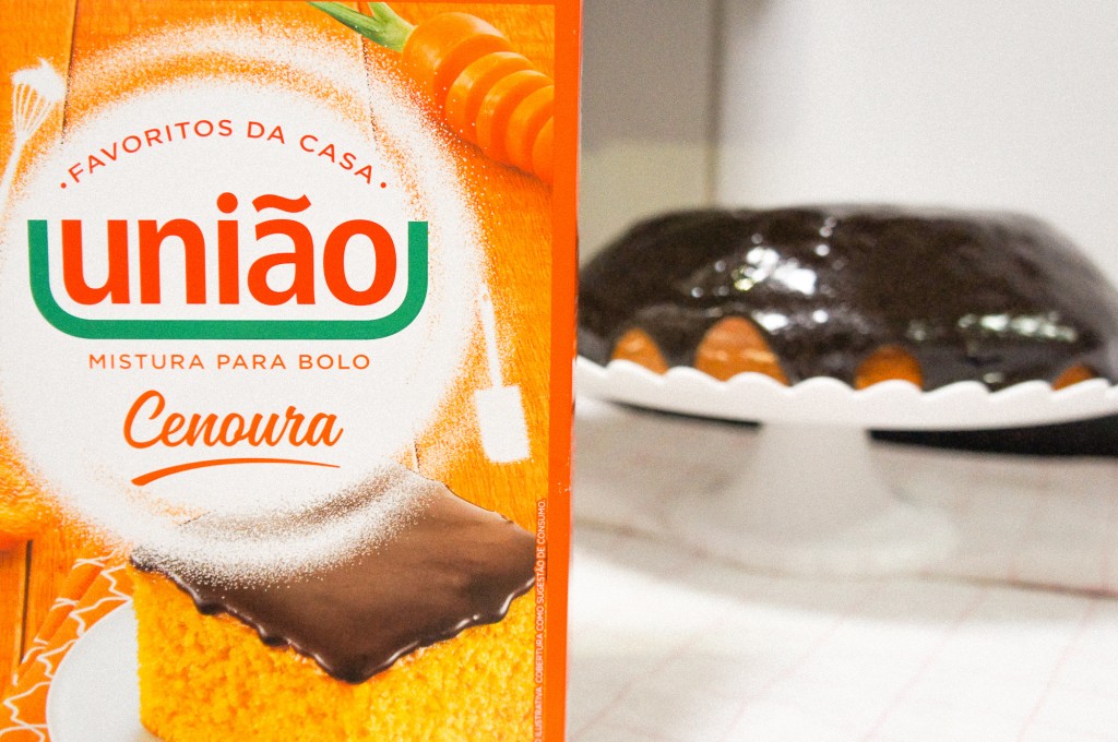 Como fazer bolo de cenoura com massa pronta?